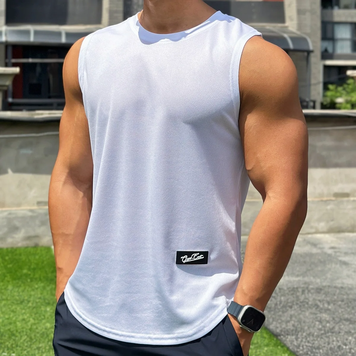 Undershirt Crew Neck - 2025 夏の新トレンド男性タンクトッププルオーバーラウンドネックメッシュボトムシャツスポーツフィットネストップノースリーブベスト速乾性アンダーシャツ